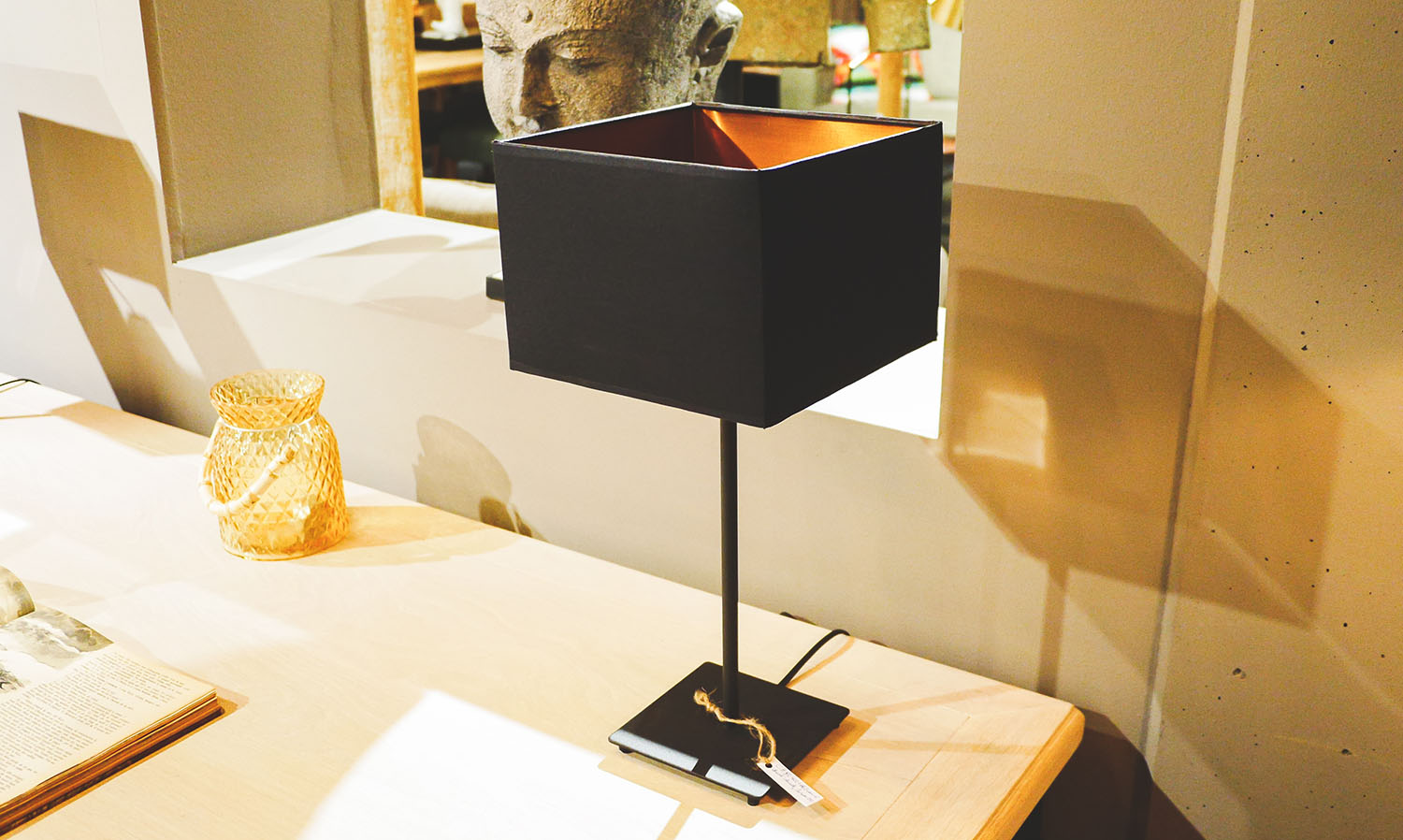 Abat-Jour Blanc Conique En Tissu Avec Bague Dorée - Clip Pour Lampes De Table, Chevet Et Appliques