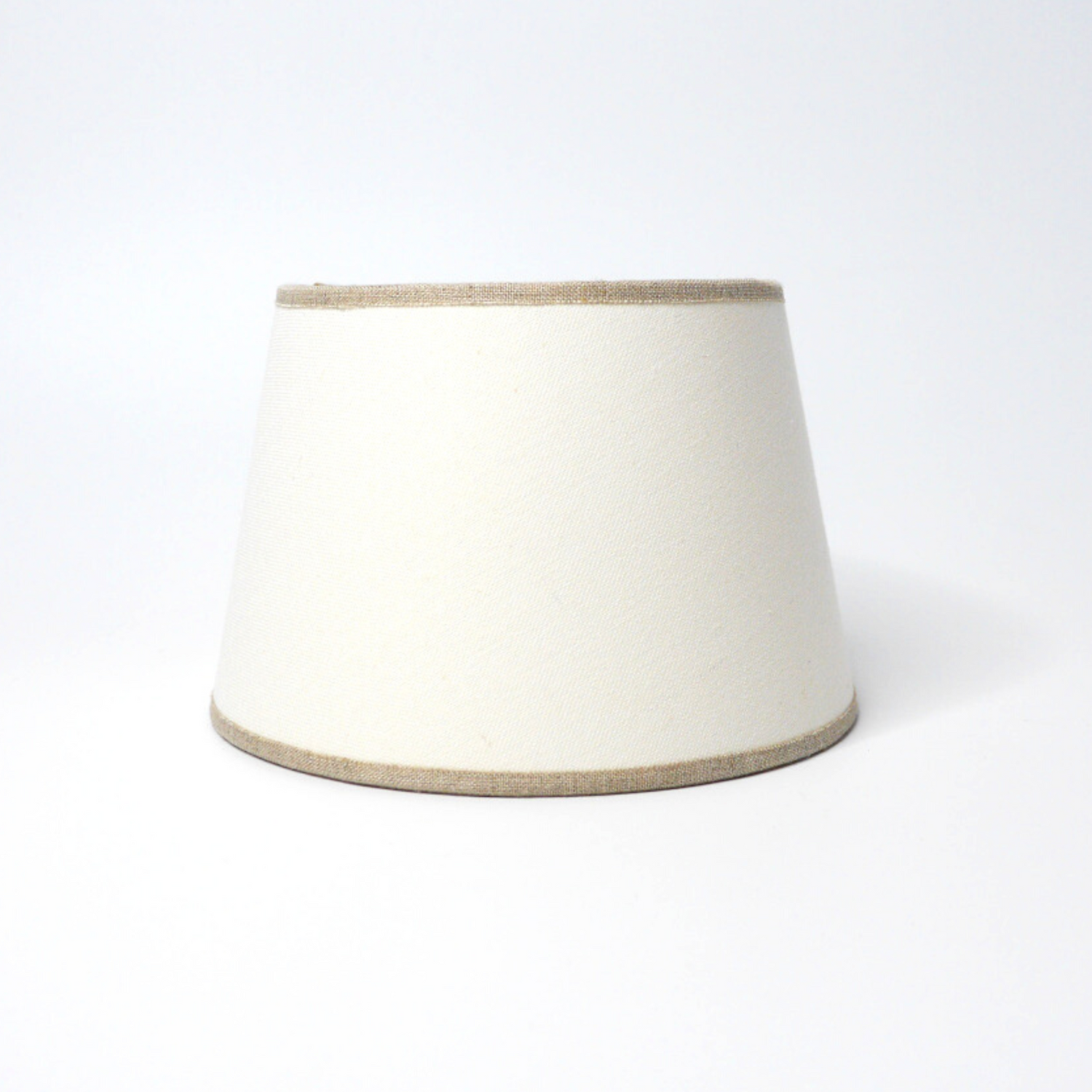 Abat-Jour Conique Blanc Cassé à Bord Beige