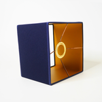 Intérieur doré de l'abat-jour bleu marine Chamade