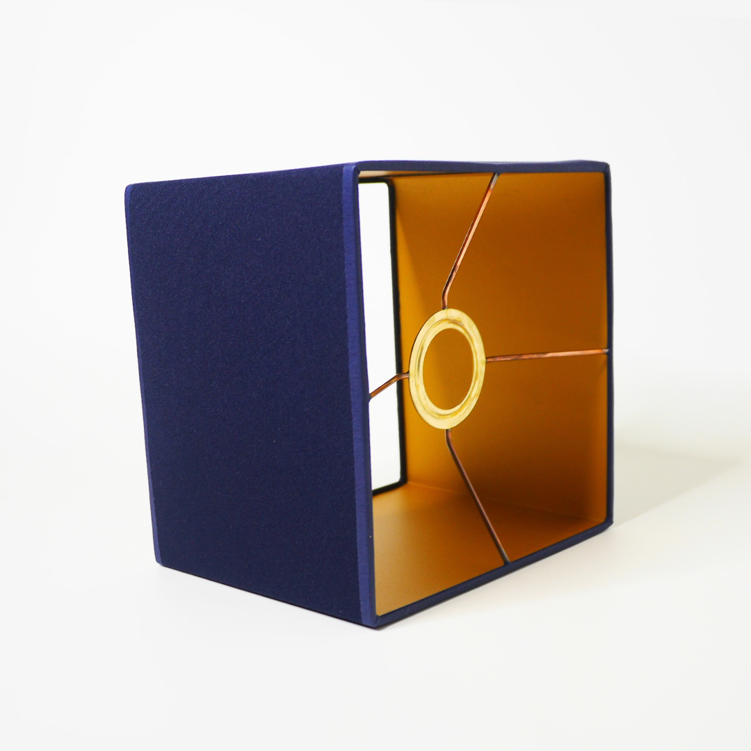 Intérieur doré de l'abat-jour bleu marine Chamade