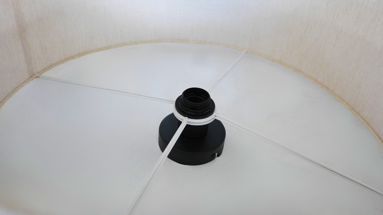 Système électrique pour ampoule E27 du plafonnier abat-jour beige