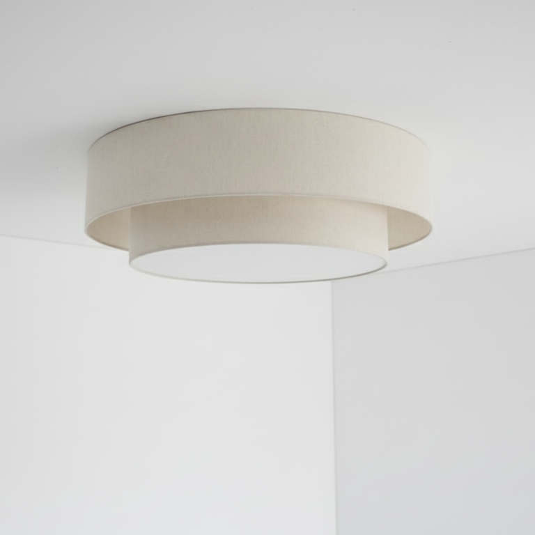 Plafonnier double abat-jour beige sur fond blanc
