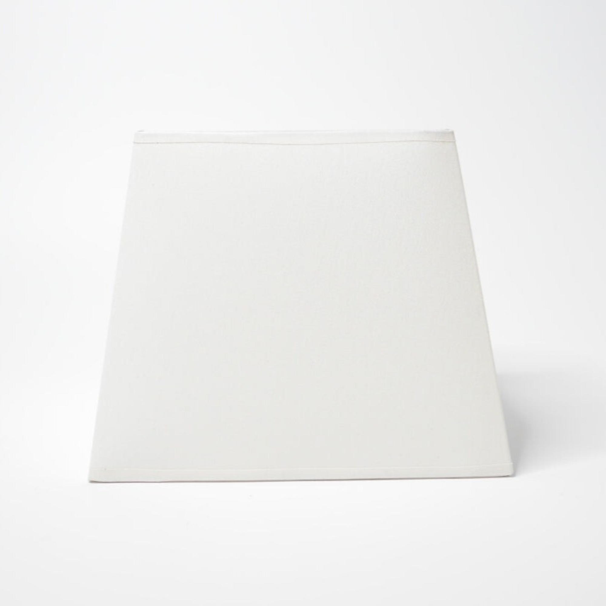Piramide Abat-jour Mezzo Pinza beige 12dx7dx10h Tissu Popeline | Leroy Merlin Piramide Abat-jour Mezzo Pinza beige 12dx7dx10h Tissu Popeline | Leroy Merlin